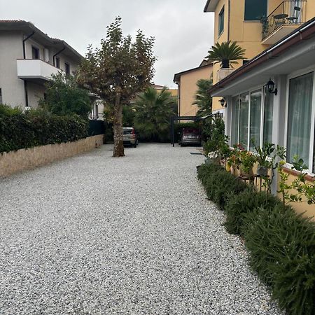 Casa Versilia Hotel Marina di Massa Zewnętrze zdjęcie